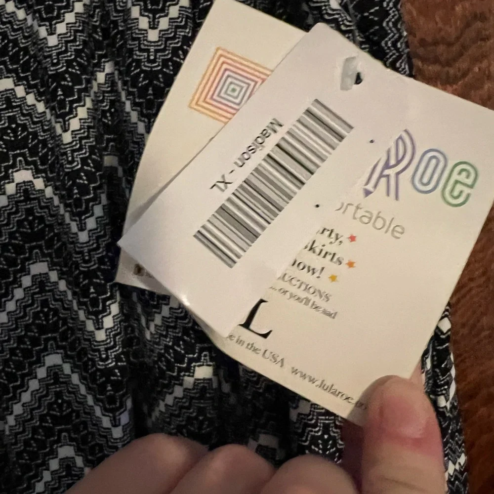NWT‎ LuLaRoe Black and White Chevron Madison Skirt size XL